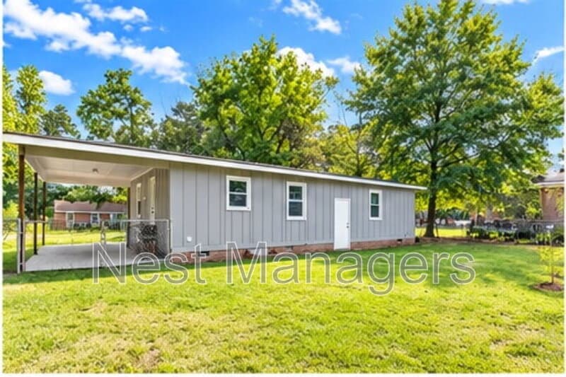 Fayetteville House: 7259 Ainsley Street