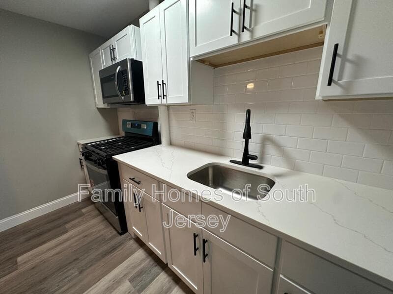 Upper Darby Apartment: 7307 W Chester Pike