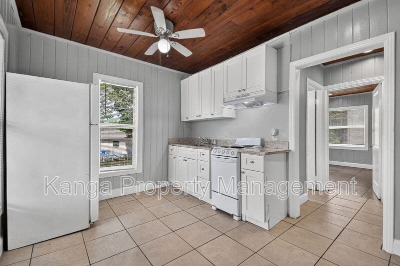 West Palm Beach Condo: 887 7th St