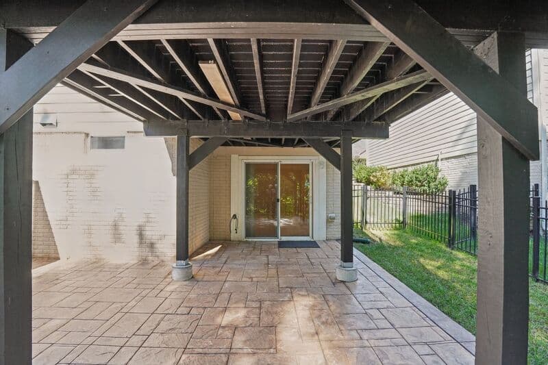 Fredericksburg House: 1100 Wright Court
