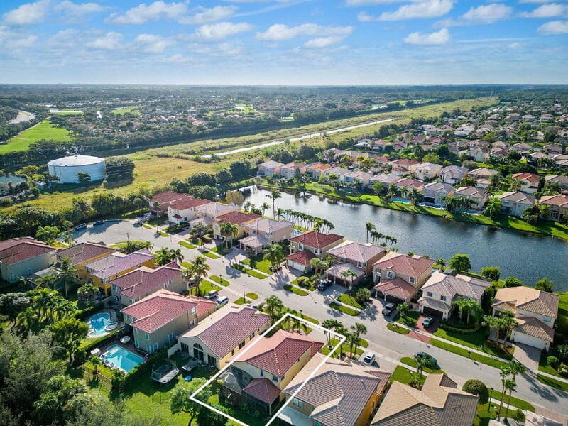 Wellington House: 11131 Laurel Walk Road