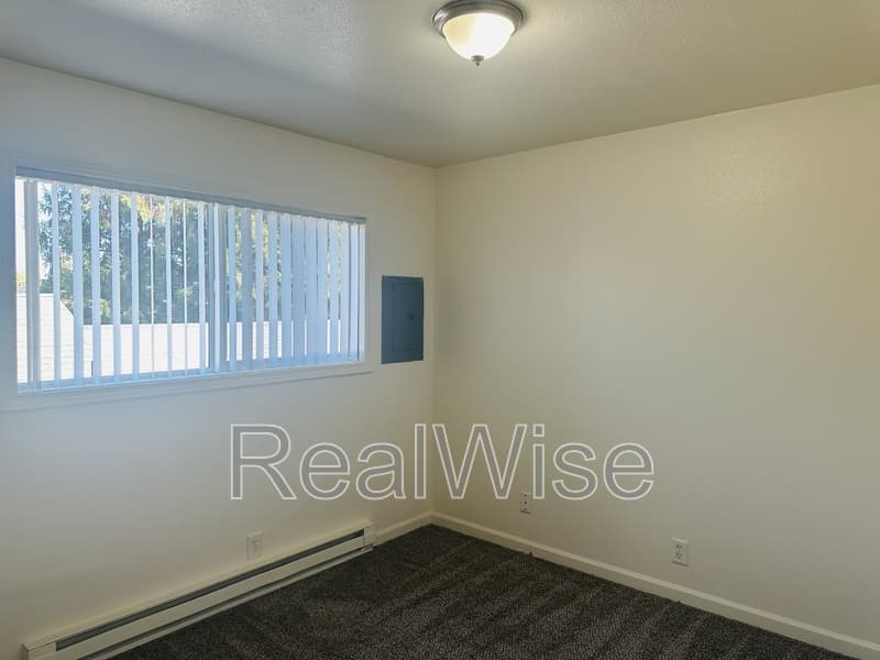Portland House: 8415 N Fessenden St