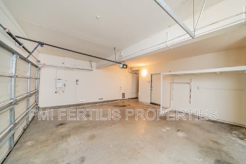 Fontana House: 5055 Saint Albert Dr
