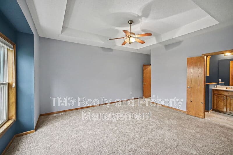 Olathe House: 21922 West 121st Terrace
