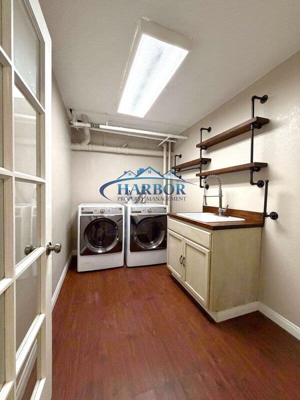 Long Beach Townhome: 533 Walnut Avenue