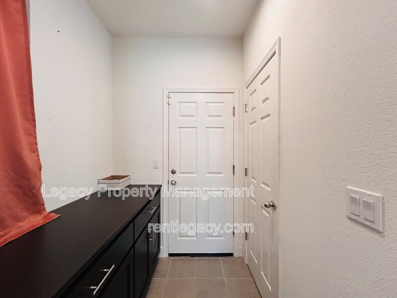 Vacaville House: 320 Fruitvale Rd