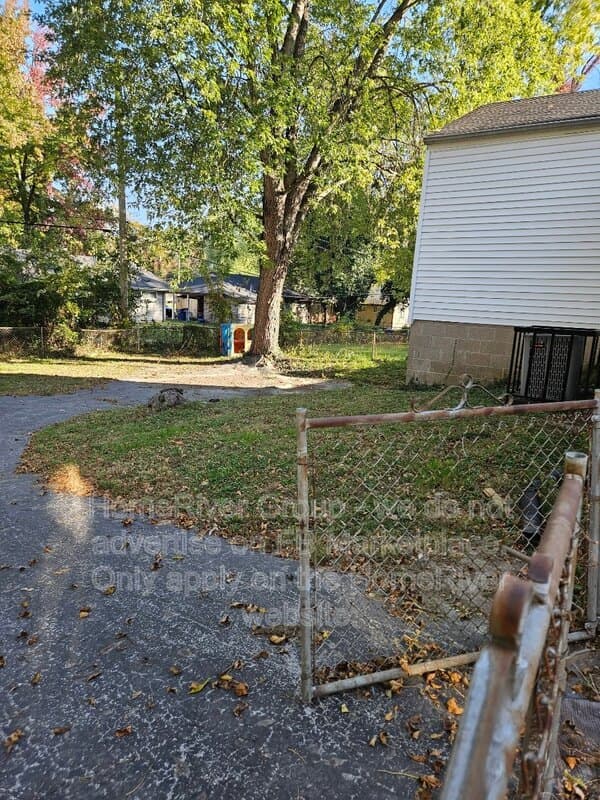 Saint Louis House: 10116 Cloverdale Dr