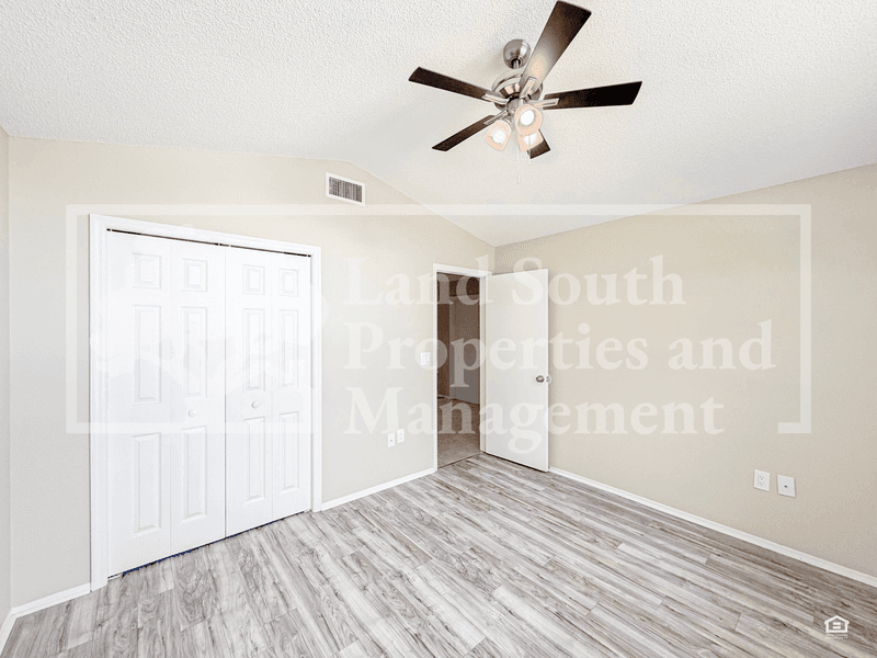 Lakeland House: 428 Emerald Cove Loop