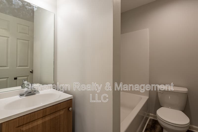 Atlanta House: 455 Bolton Rd NW