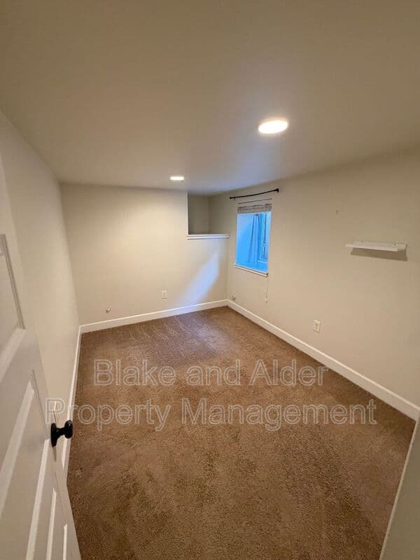 Portland House: 1121 SE Sherman Street