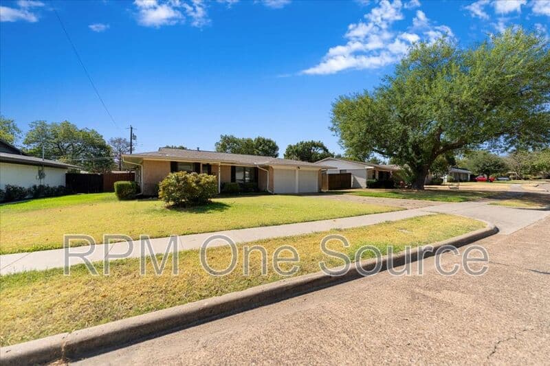 Richardson House: 817 Warren Way