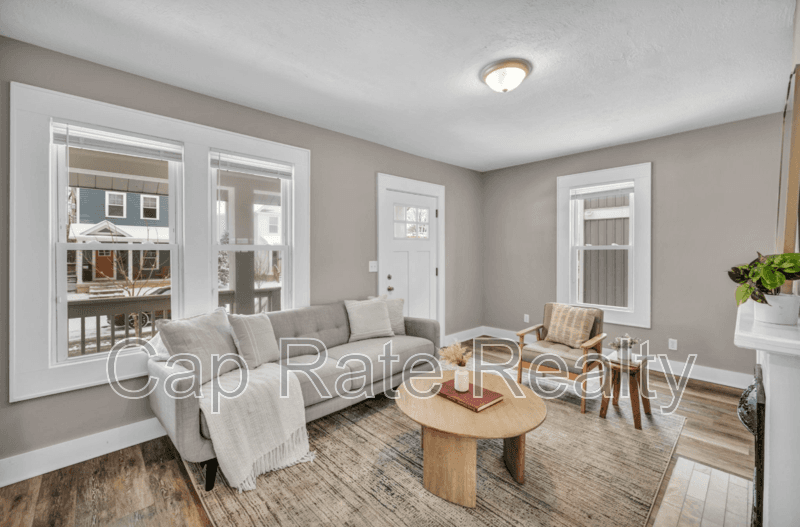 Columbus House: 1476 N 6th St