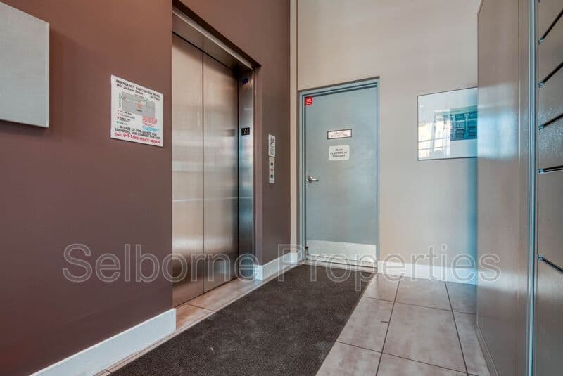 Oakland House: 1401 Jackson Street