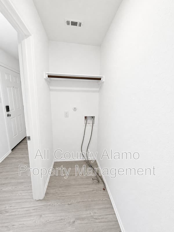 Seguin House: 9258 Honey Mesquite