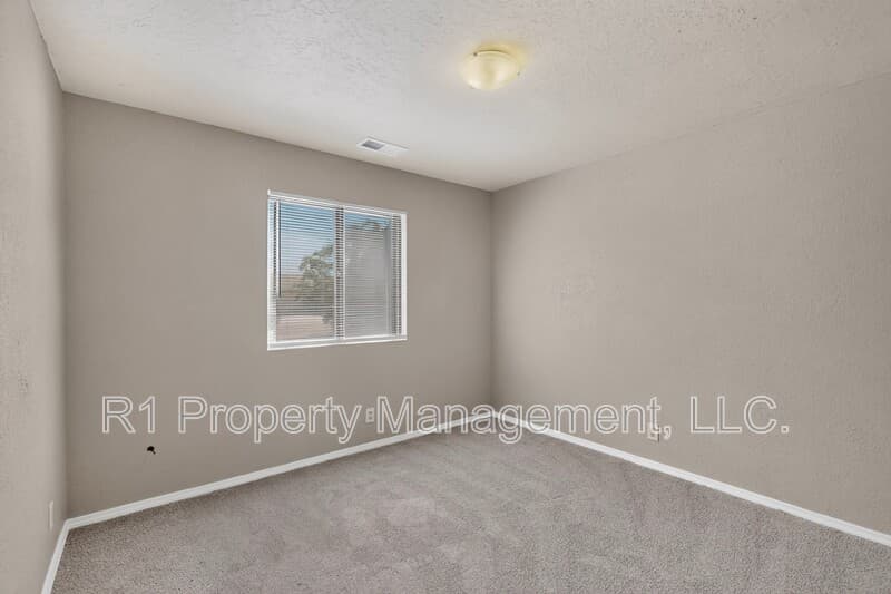 Rio Rancho House: 209 Villa Verde Drive Southeast