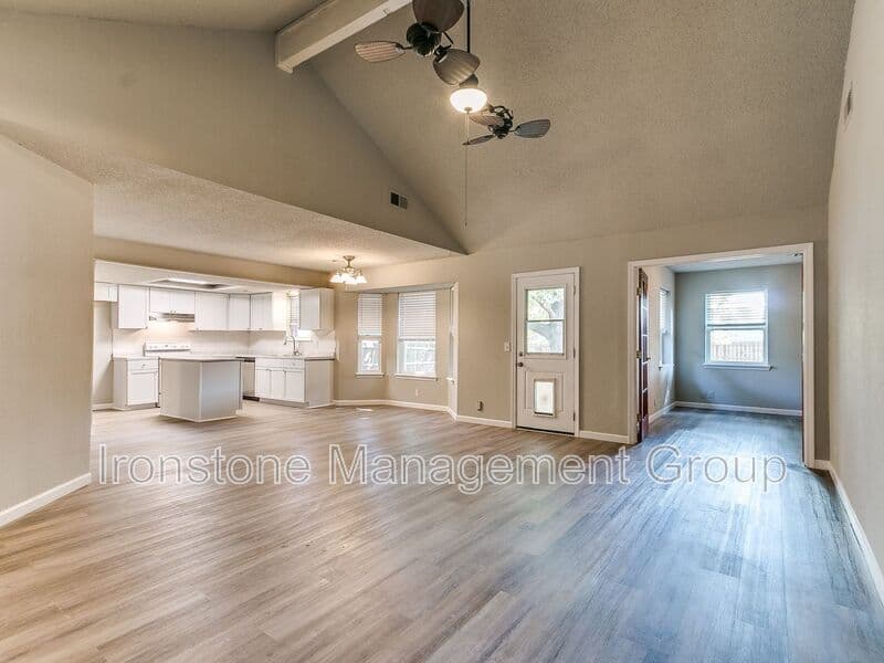 Jenks House: 12013 S Gum Avenue