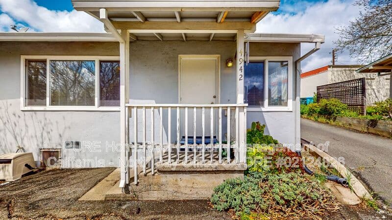 Santa Rosa House: 4942 Sonoma Hwy
