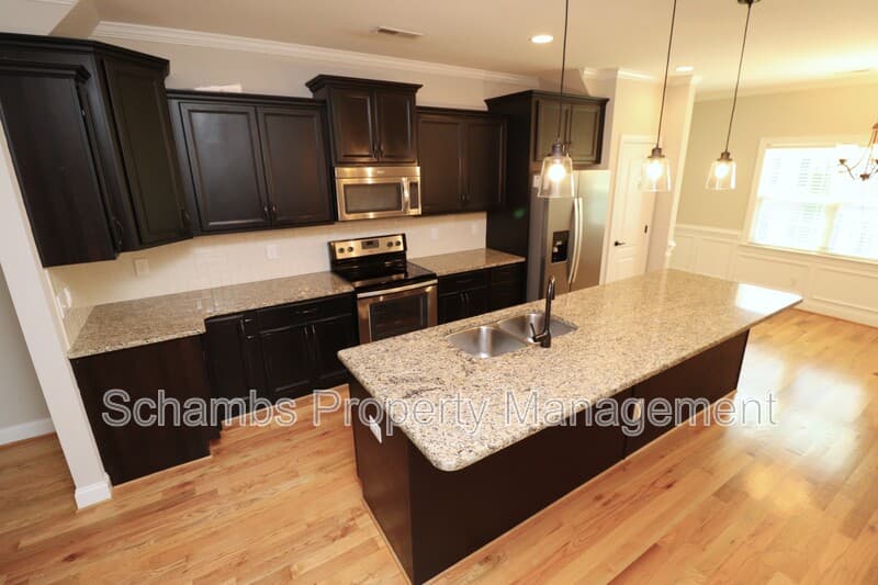 Apex House: 903 Shoofly Path