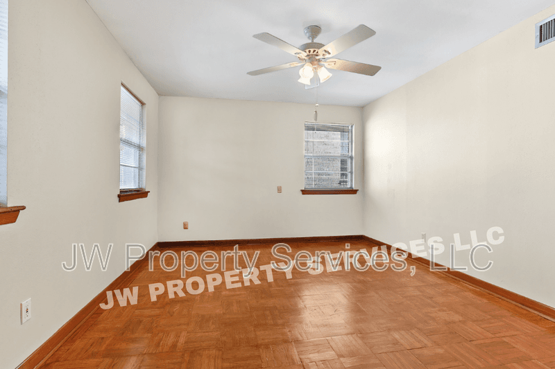 Metairie House: 226 Sena Dr