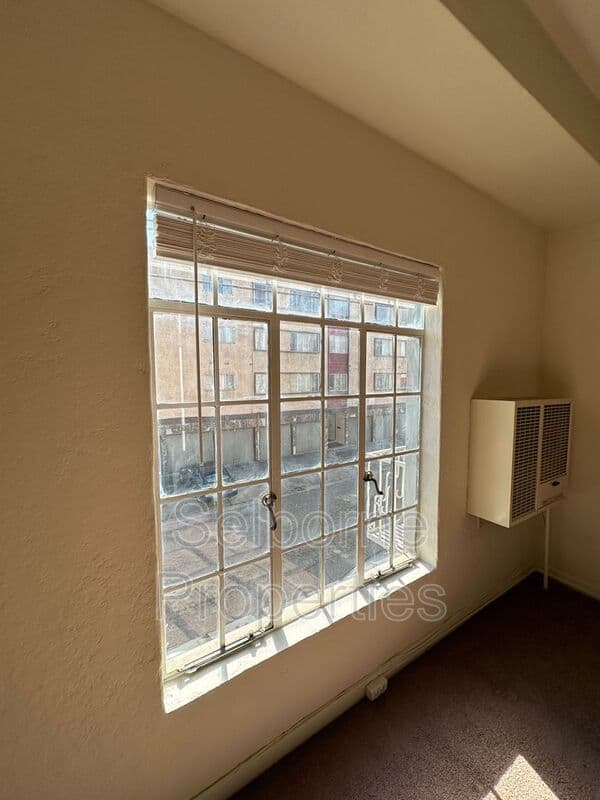 Oakland House: 2501 Ivy Drive