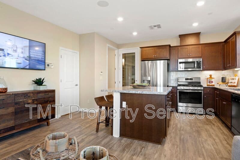 Sacramento Townhome: 23 Advantage Court