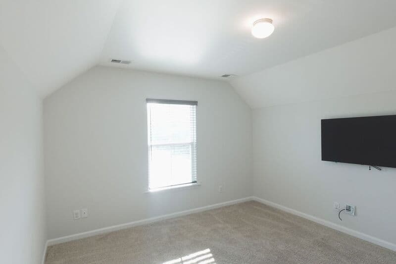 Richmond Hill House: 34 Crown Ct