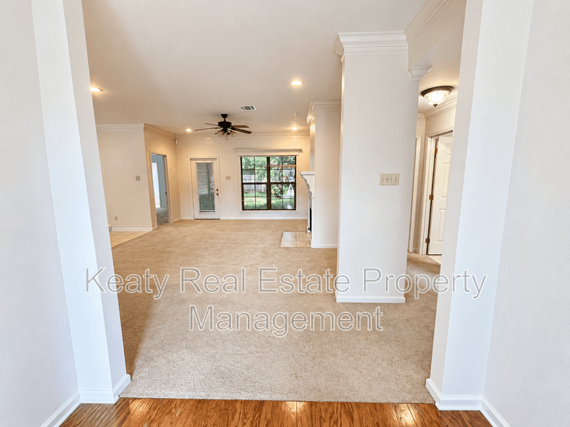 Lafayette House: 507 Lodge Drive