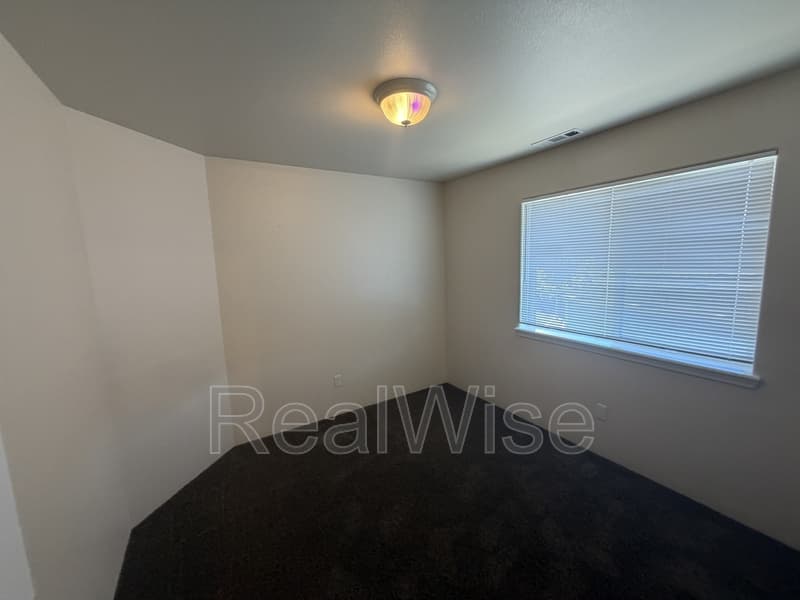 Grants Pass Condo: 327 Pardee Ln