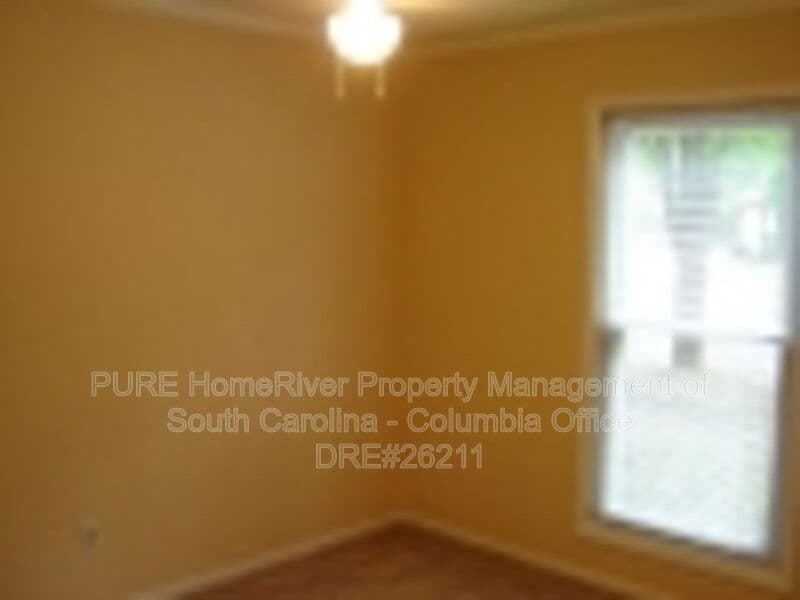 Columbia House: 109 Whitwood Circle