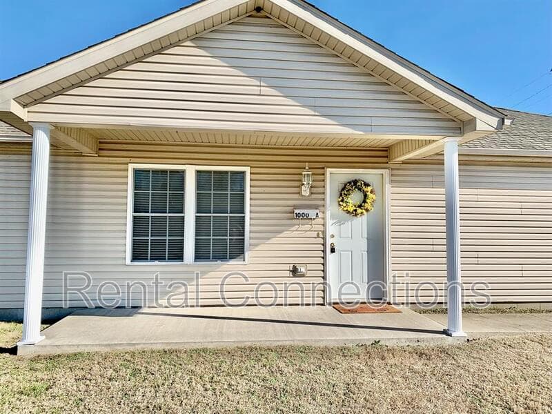 Marion Condo: 1000 E Reeves Apt A