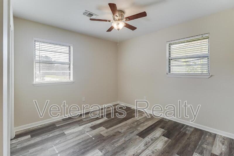 Long Beach House: 129 Quarles Street