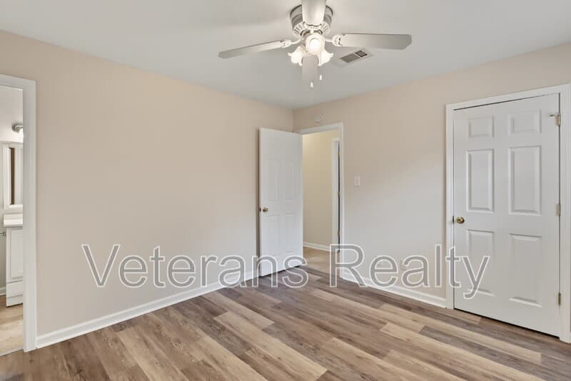 Biloxi House: 647 Michelle Dr