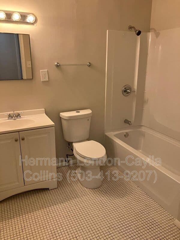 Saint Louis House: 9609 Dromore Court