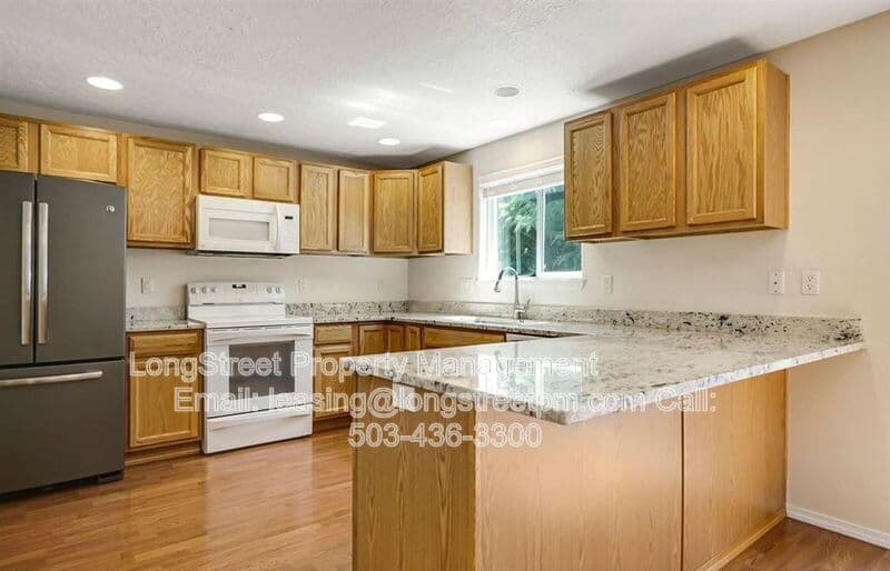 Adair Village House: 332 NE Carmen Pl