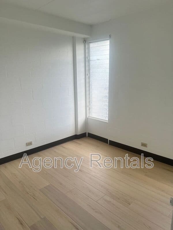 Honolulu Condo: 1349 Mookaula St.
