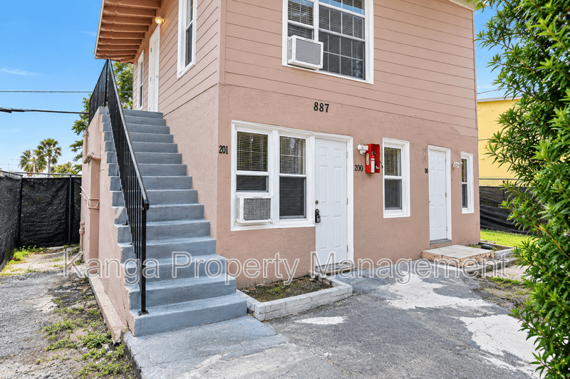 West Palm Beach Condo: 887 7th St