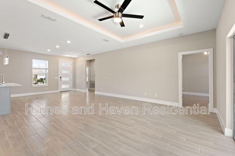Poinciana House: 302 Elderberry Ct
