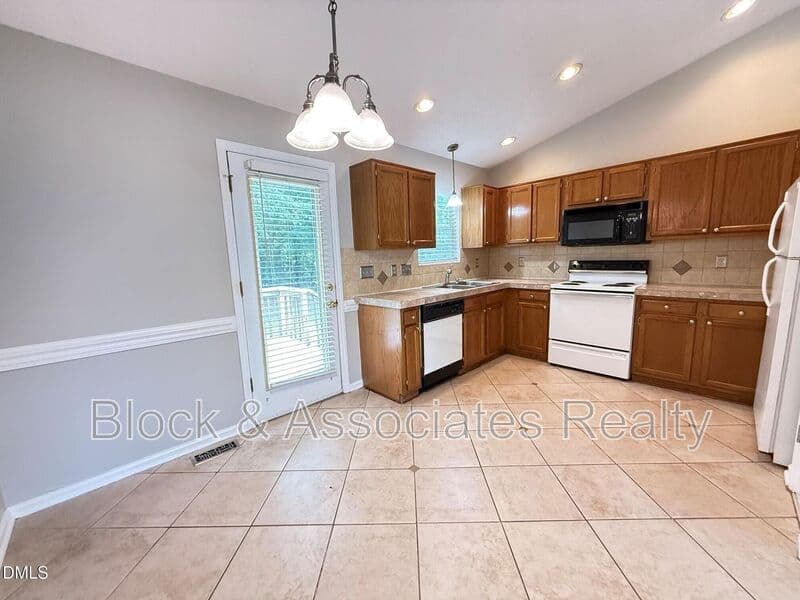 Wake Forest House: 610 E Jones Avenue