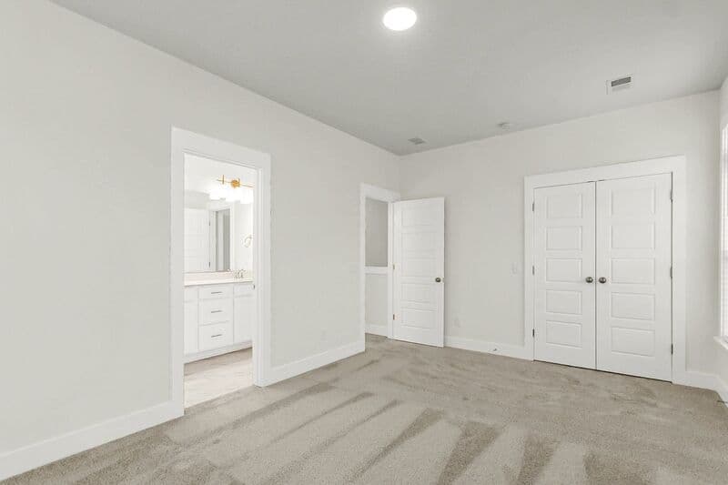 Summerville Townhome: 254 Symphony Ave
