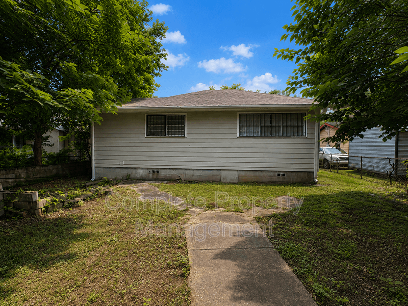 Birmingham House: 6112 Blocton Avenue