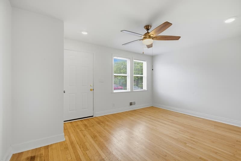 Baltimore Townhome: 3770 Ravenwood Avenue
