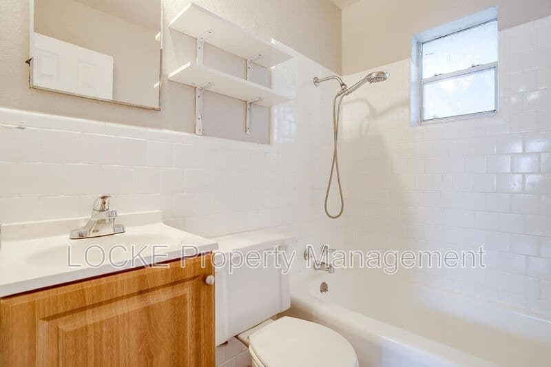Fort Worth House: 3417 S University Dr
