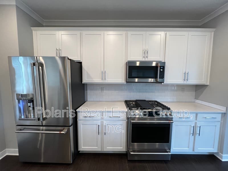 Carmel Townhome: 635 Golborne St