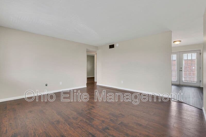 Columbus House: 861 Kingsford Rd