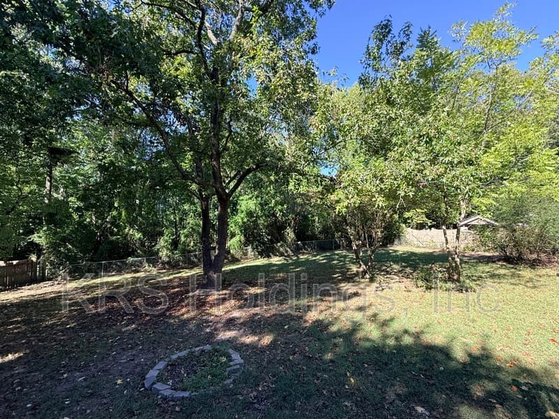 Apex House: 806 Bryn Mawr Court
