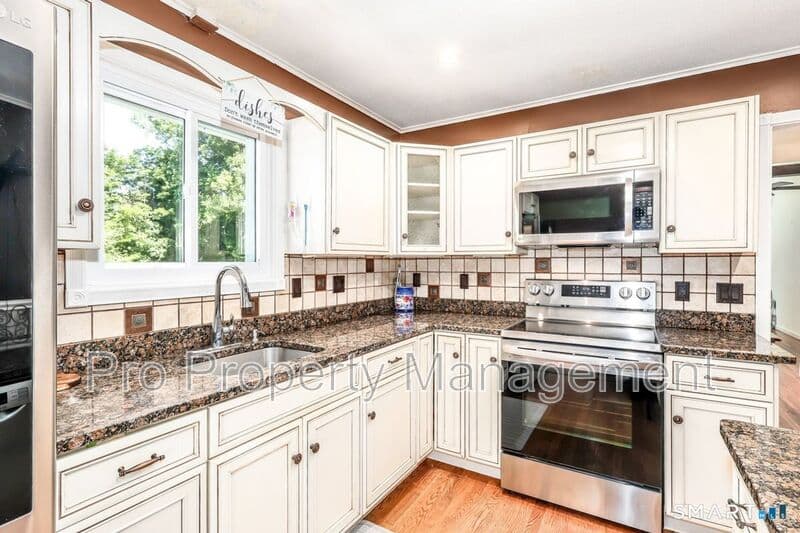 New Milford House: 212 Chestnut Land Rd.