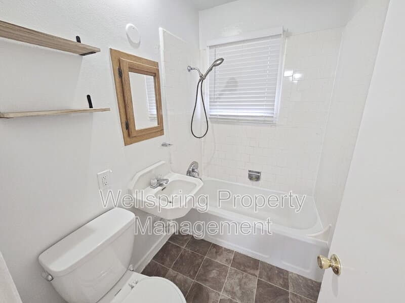 Ridgecrest Condo: 137 S Richmond B