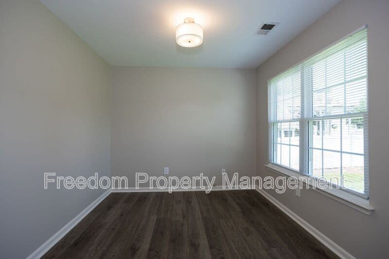 Manassas House: 10116 Wimbledon Ct