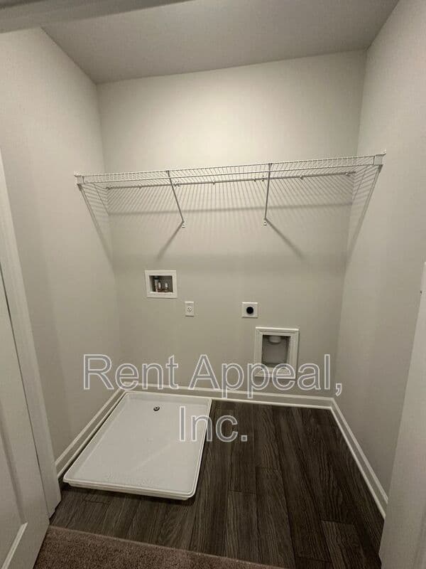 Woodstock House: 383 Lanier Cir