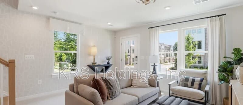 Woodbridge Townhome: 3738 District Dr.